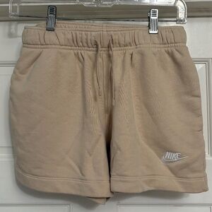 Nike Women’s Sportswear Phoenix Mid-rise 4” shorts